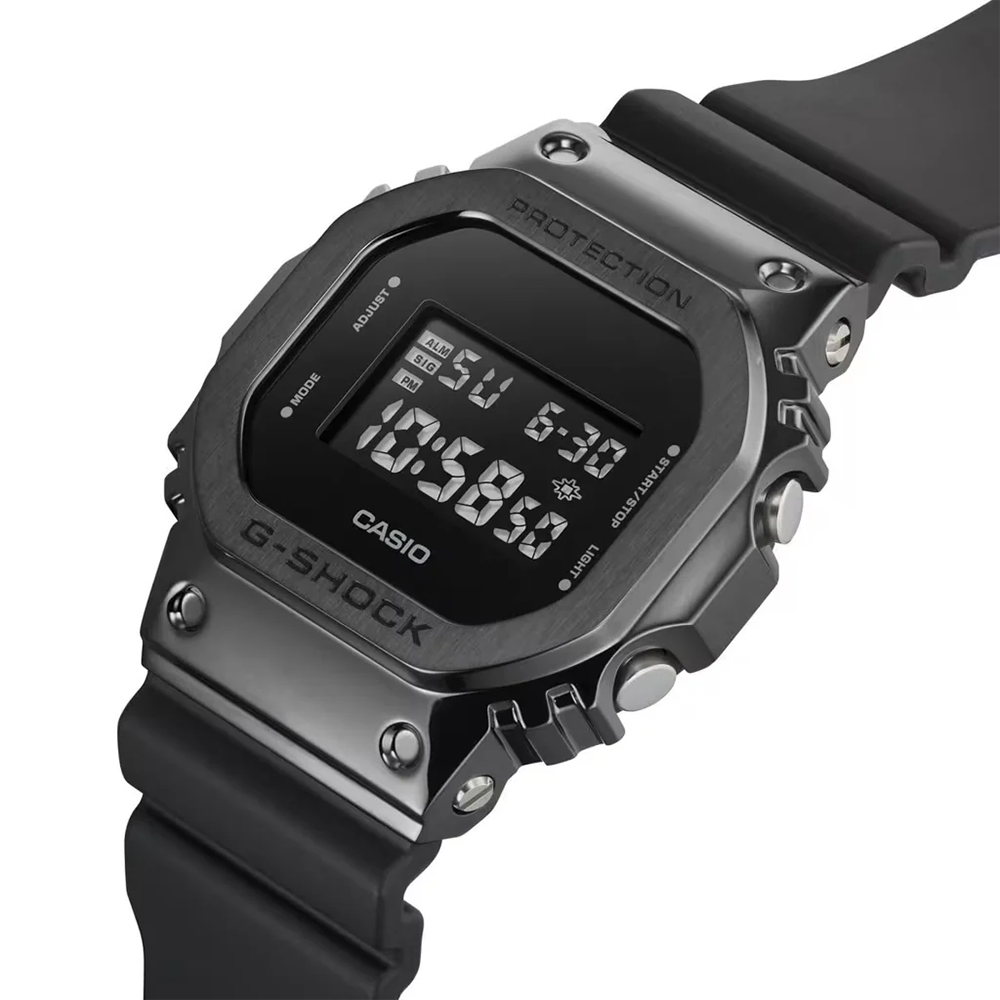 Casio G-Shock GM-5600UB-1DR Digital